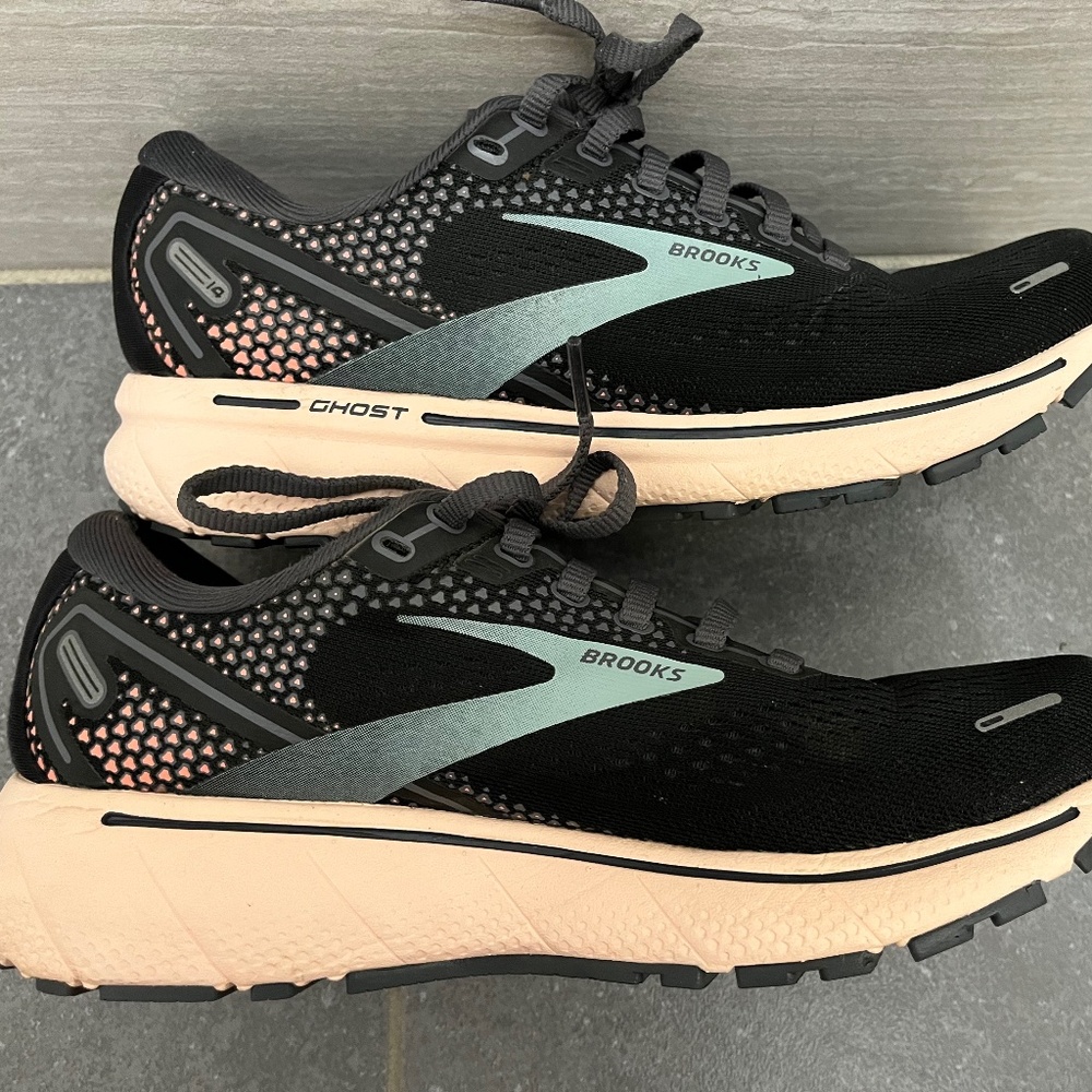 Womens size 6 Brooks Ghost 14 Running shoes